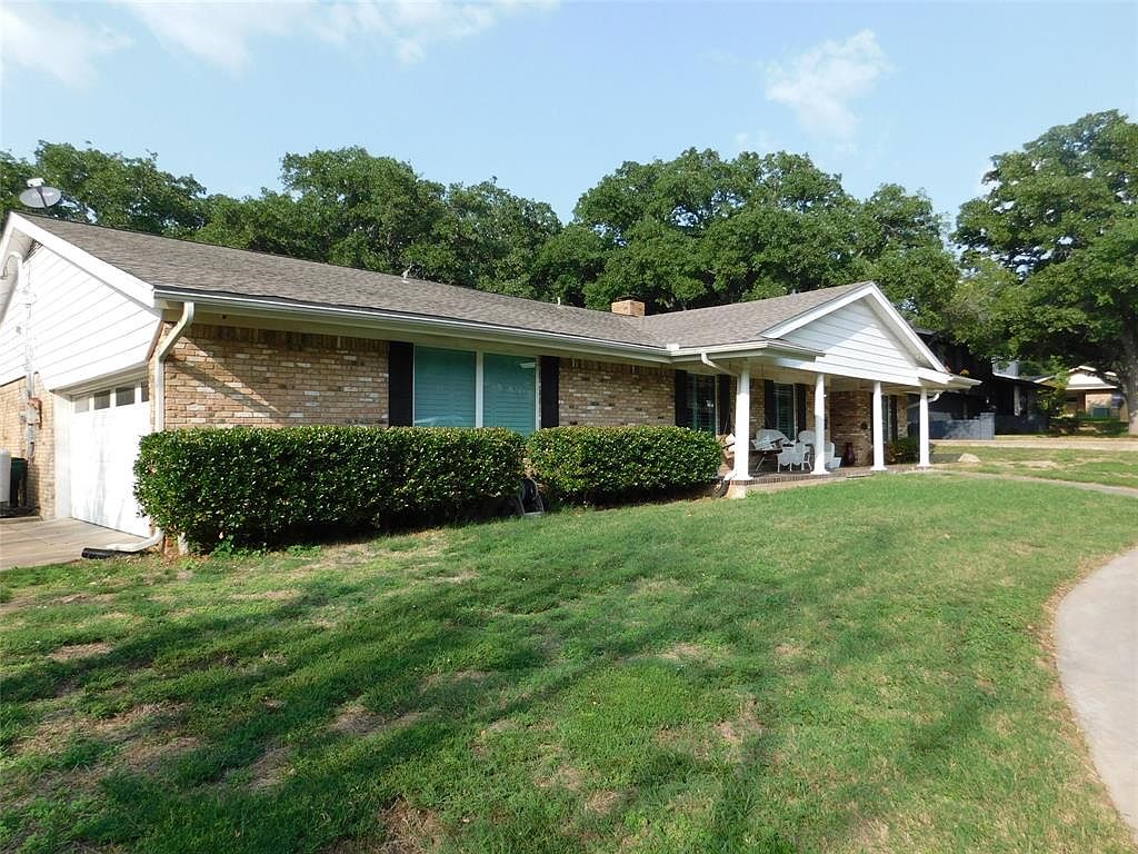1431 Oak Hills Dr Graham Tx 76450 Mls 14439358 Zillow