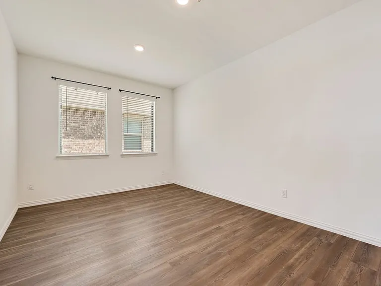 7109 Crepe Myrtle Ave — Photo 11