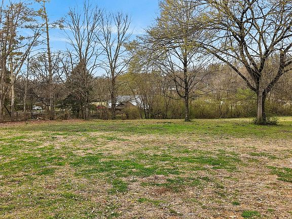 3rd image of 540 Franklin Rd