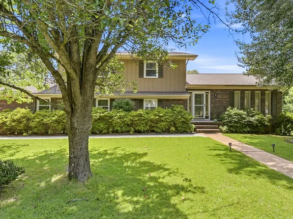 6700 Moss Lake Dr, Hixson, TN 37343