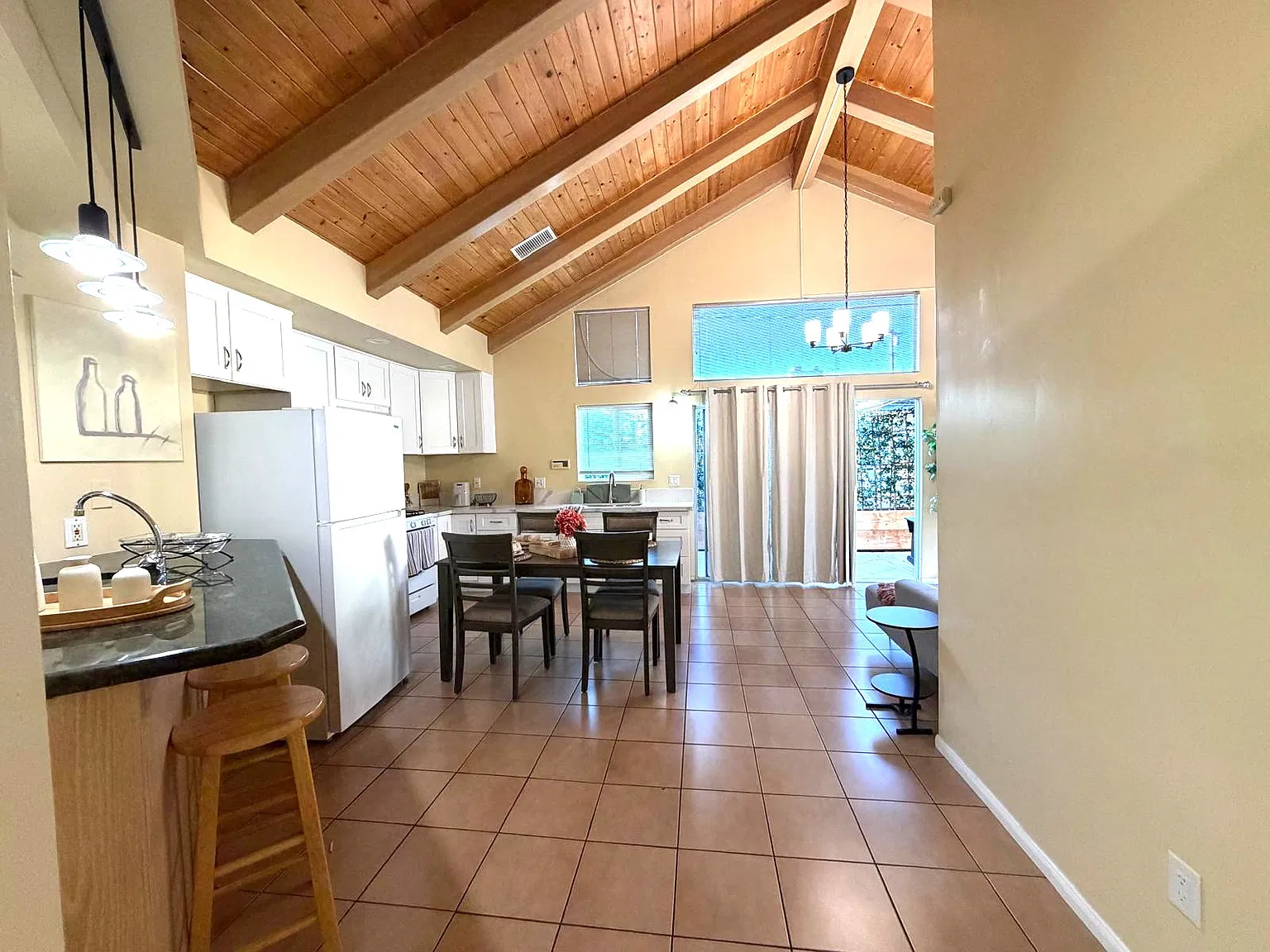 1 bed, 450 sqft, $2,100 — Photo 4