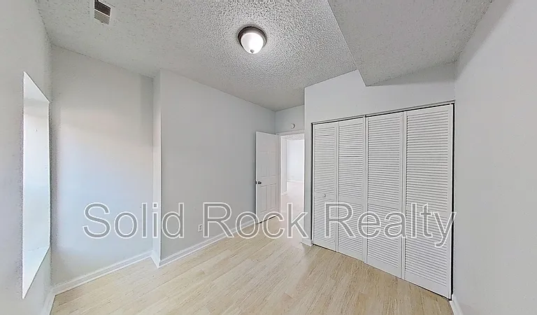 714 E 3rd St #2 — Photo 7