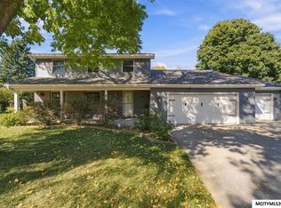 8 Quarry Rd, Mason City, IA 50401