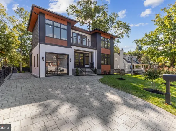 2919 Lawrence Dr, Falls Church, VA 22042