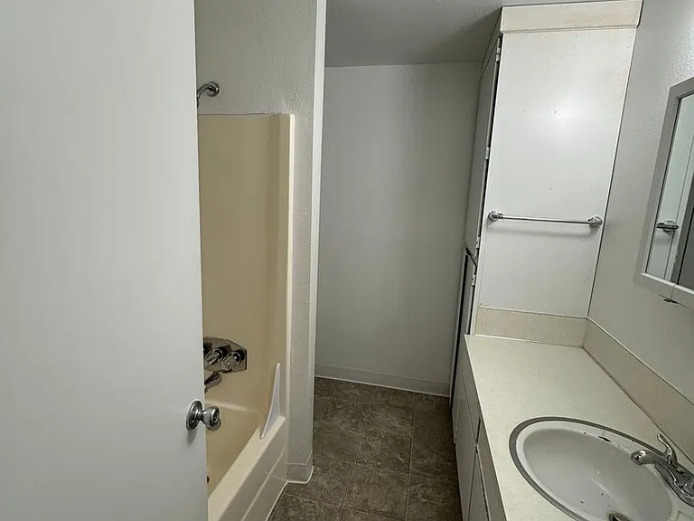 917 Cedar St — Photo 12