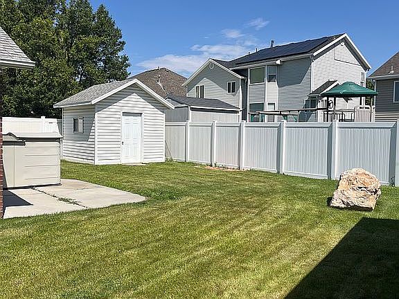 2nd image of 4010 Meadow Wood Dr