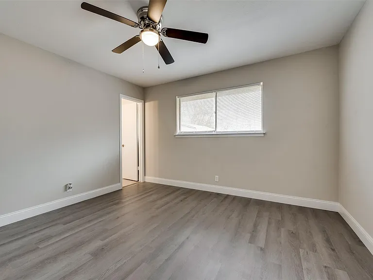 1114 Anthony Dr — Photo 12