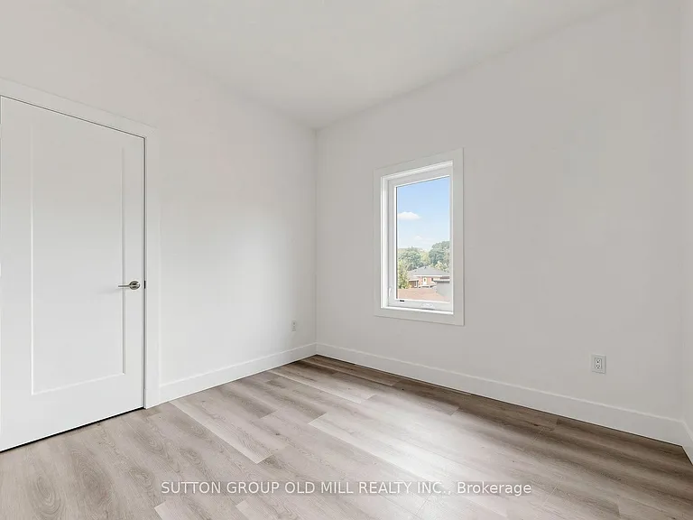 1927 Lawrence Ave W #4 — Photo 11