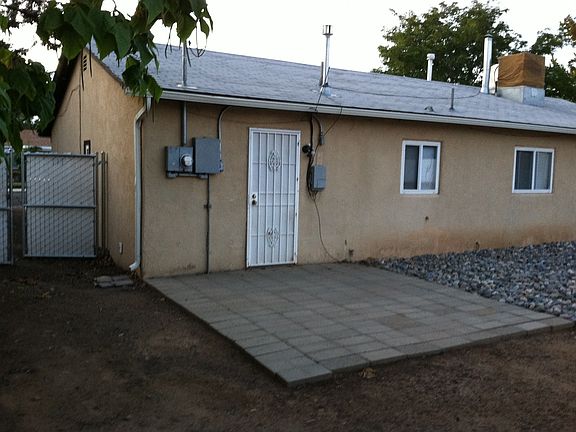 3rd image of 1502 N Laguna Ave