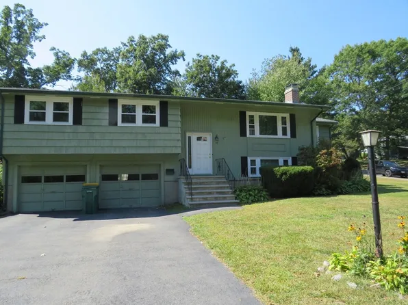 32 Westover Pkwy, Norwood, MA 02062
