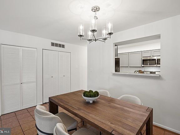 4th image of 1033 Michigan Ave NE #1033