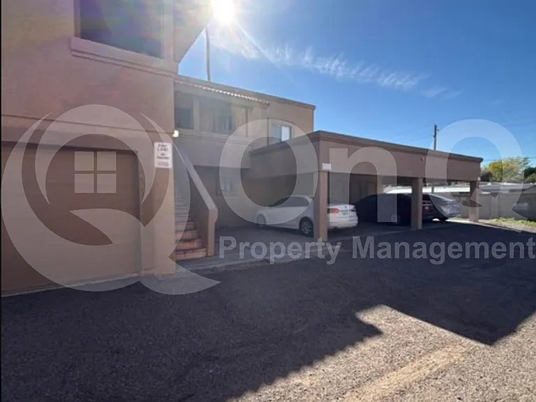 912 N Revere #202 — Photo 3