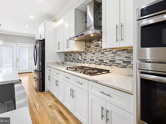 5th image of 126 Tasker St