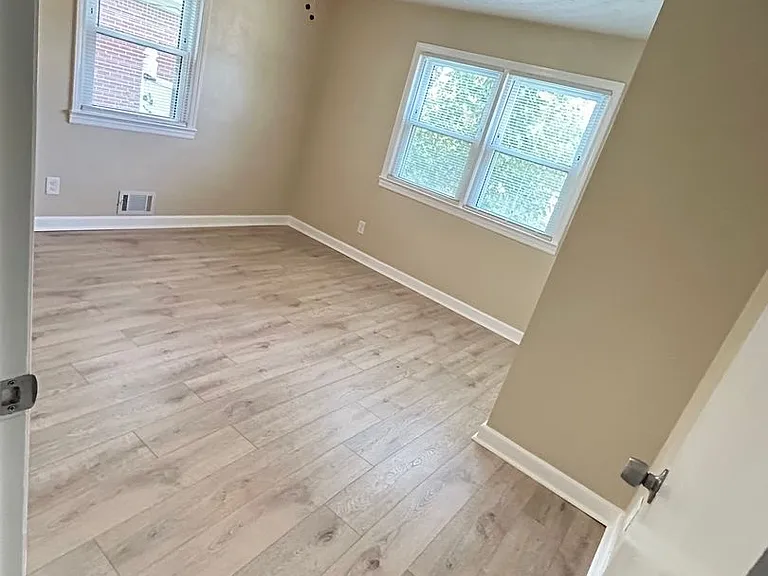 1031 E Leicester Ave — Photo 5