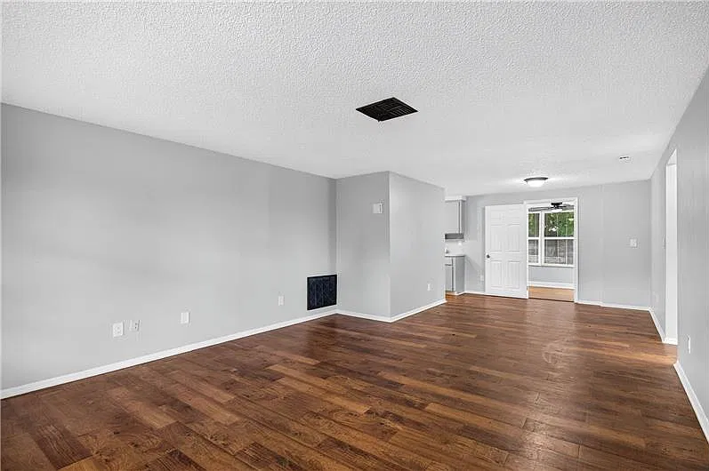 3 bed, $1,750 — Photo 2