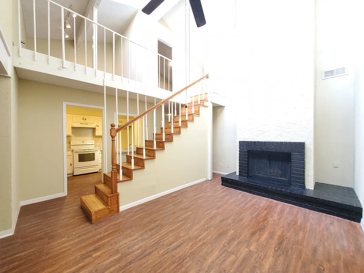Building Photo - 12735 Burninglog Ln