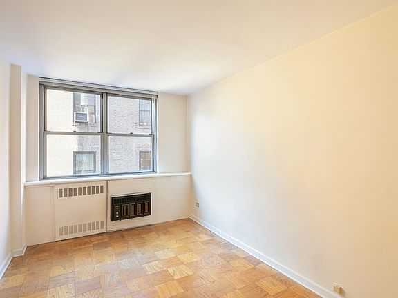 3rd image of 32 Gramercy Park S APT 4H