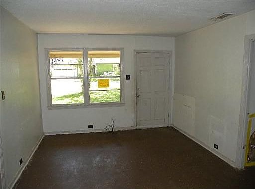 4th image of 5324 Kent Ave