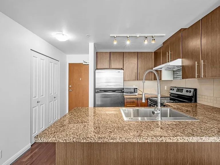 892 Carnarvon St #3303 — Photo 4