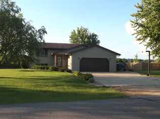108 Curlies Ln, Yankton, SD 57078