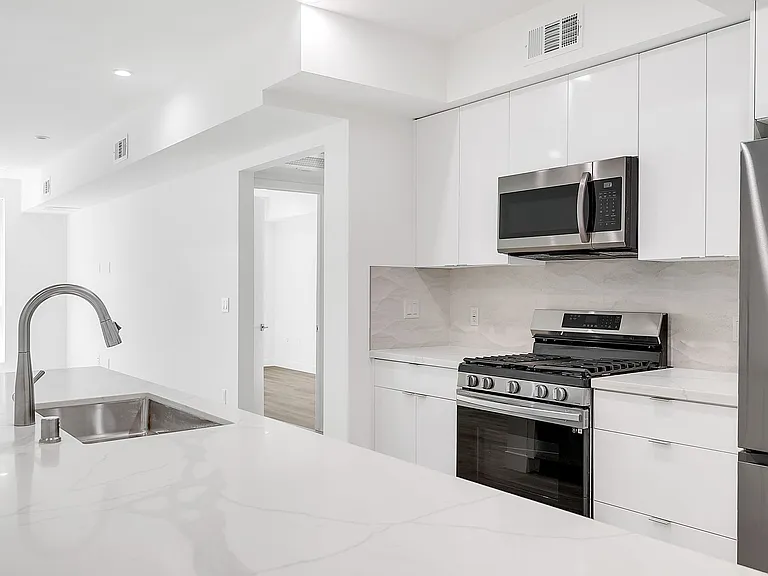 4804 Oakwood Ave — Photo 4