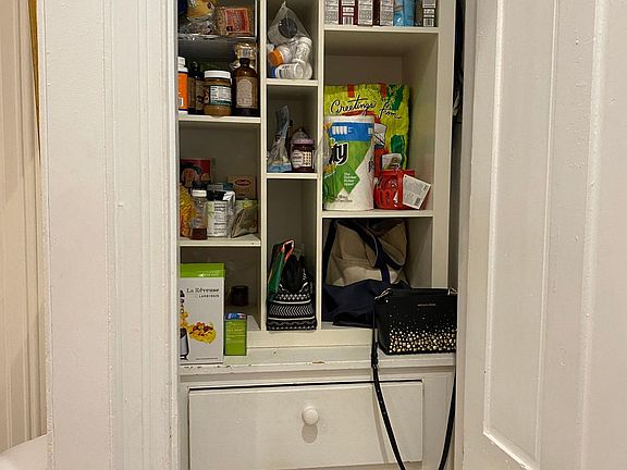 KITCHEN PANTRY