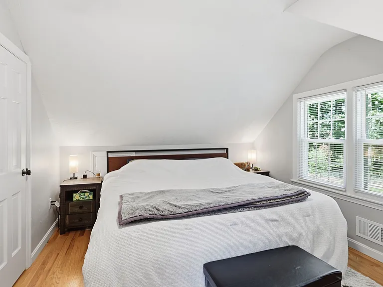 62 N Circle Dr — Photo 16