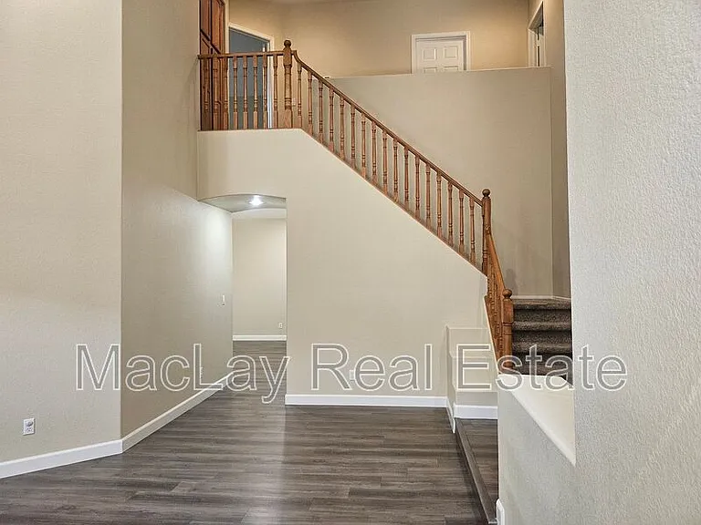 2711 W Megan St — Photo 4