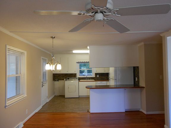 dining area/kitchen