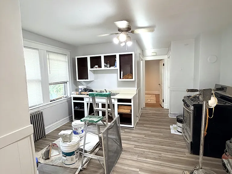 28 Smith St #4 — Photo 4