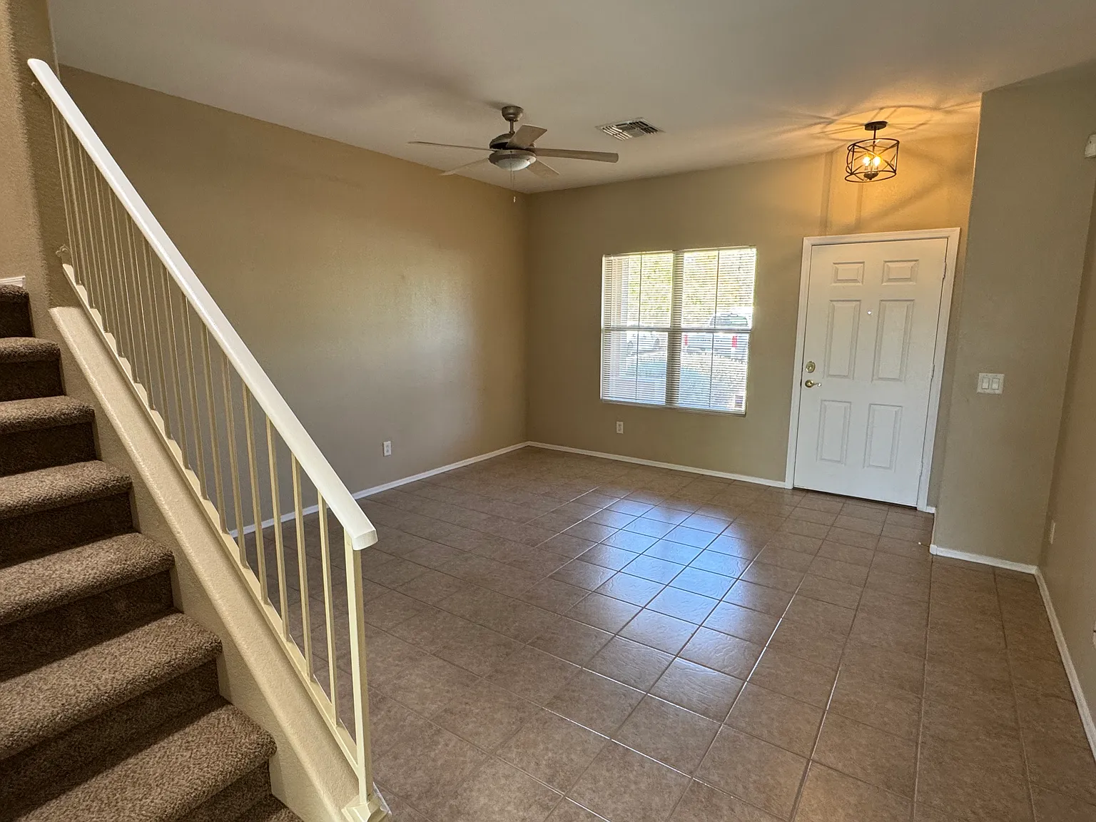 3 bed, 2.5 bath, 1303 sqft, $2,050 — Photo 3