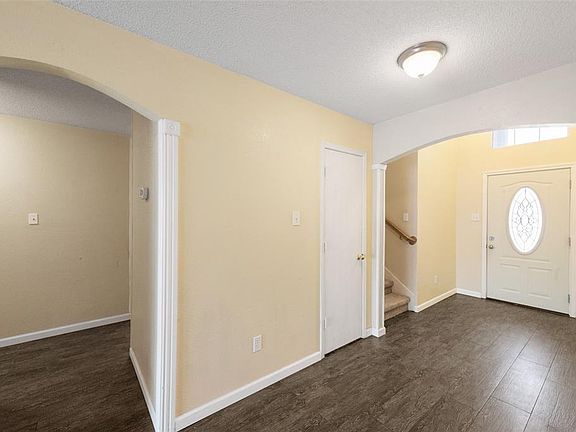 3rd image of 600 Creekview Dr