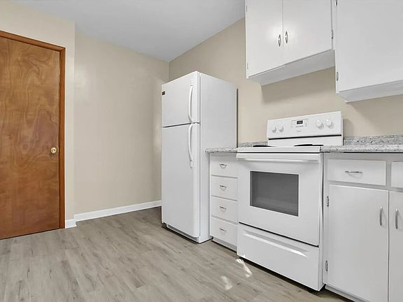 3rd image of 4908 Fuller Dr