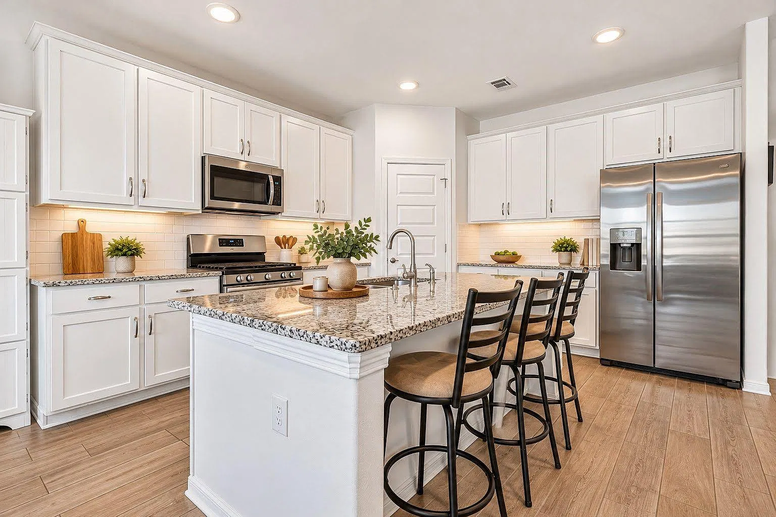 4 bed, 2.0 bath, 1977 sqft, $2,100 — Photo 3