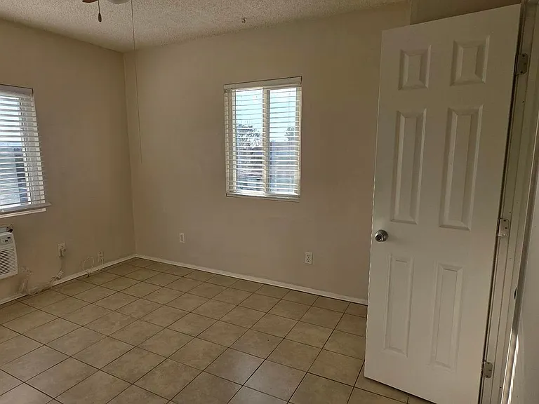 8605 Cypress Ave #4 — Photo 16