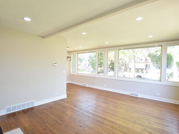 3rd image of 5137 N Kilbourn Ave