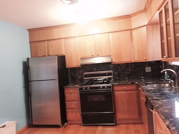 2nd image of 76 Warwick Ave