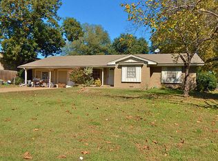 215 S Merrill St, Buffalo, TX 75831