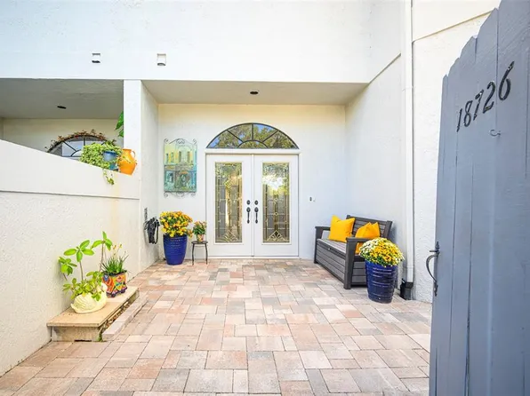 18726 Wimbledon Cir, Lutz, FL 33558