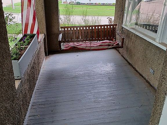 4th image of 113 S Franklin St