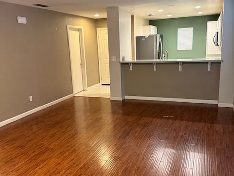 10 White Lily Ct — Photo 5