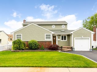 385 Briarwood Rd, Massapequa, NY 11758