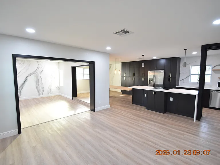 3606 1/2 River Grove Dr — Photo 4