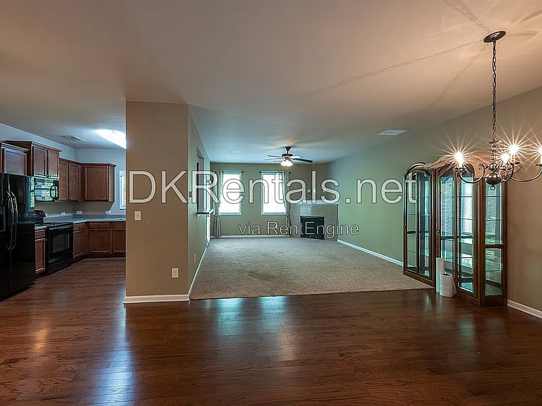 345 Franklin Ln — Photo 17