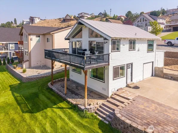 325 W Beach Drive, Orondo, WA 98843