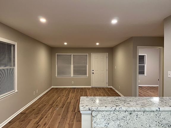 5th image of 51 Cedar Ct #B