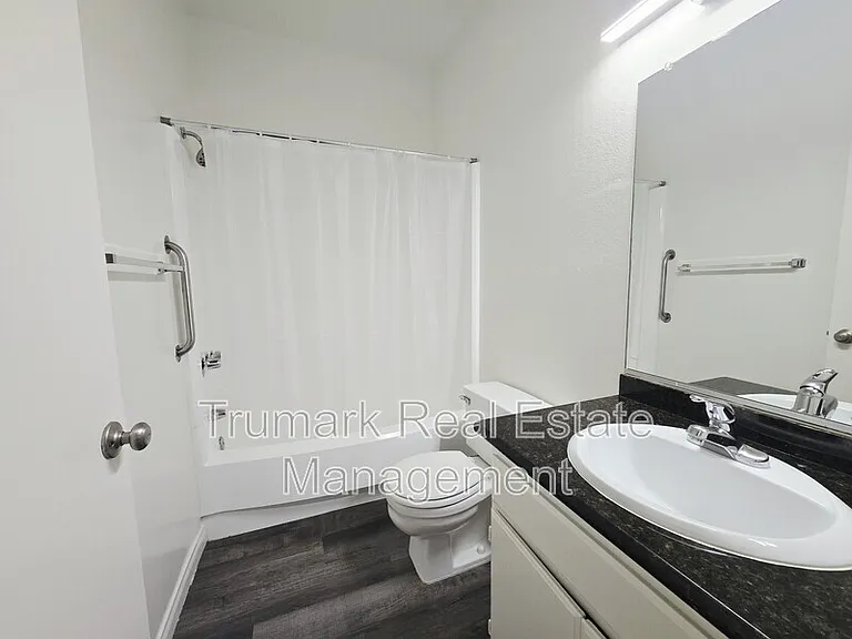 14605 Burbank Blvd #103 — Photo 7