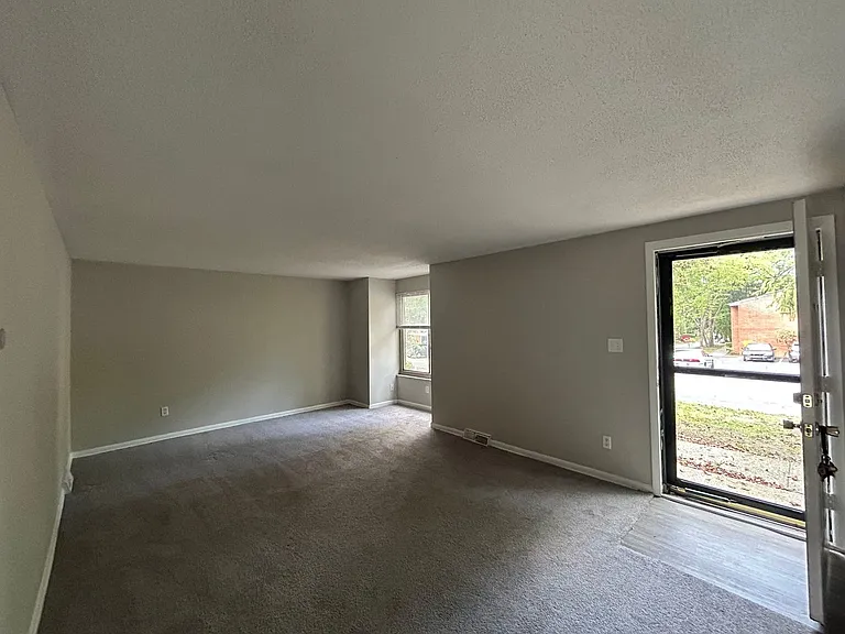 Coventry Court Townhomes — Photo 103