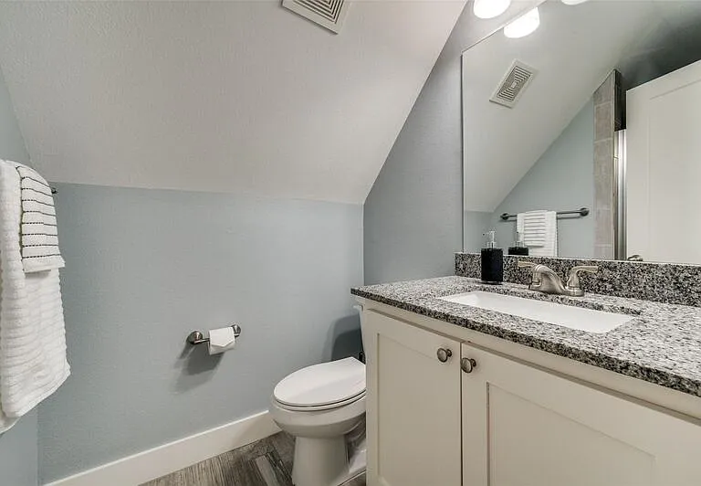 205 E 3rd St — Photo 24