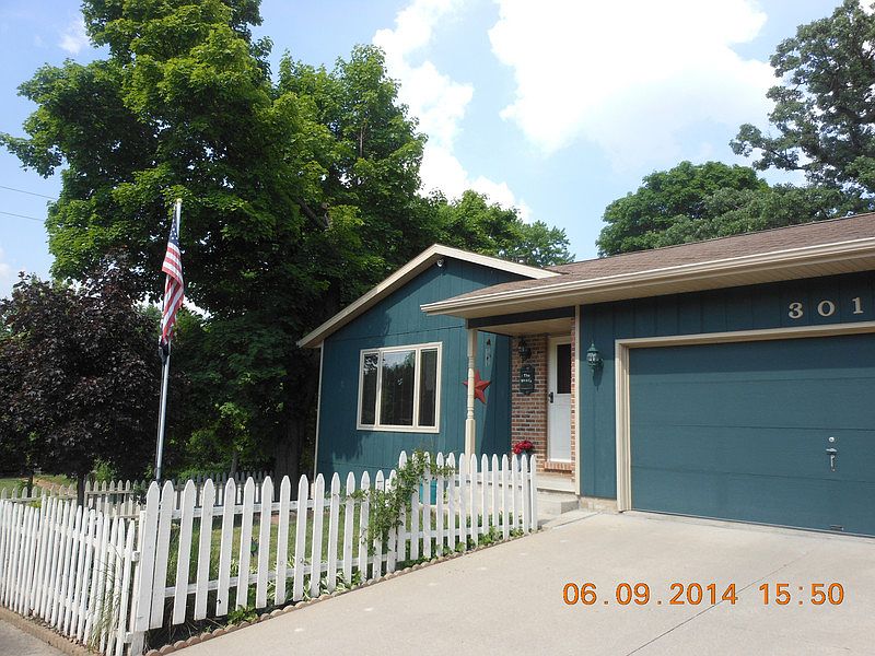 Front of House
						:
						Fenced in and landscaped